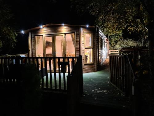 Rosewood Lodge with Hot Tub - Bockenfield and Felmoor Country Park