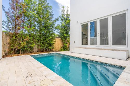 Casa Fico Bianco Modern Brickell Townhouse with Private Pool in Miami, USA