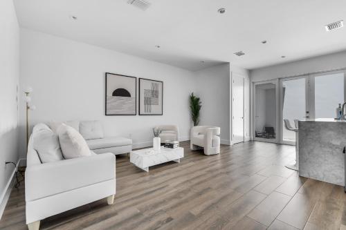 Casa Fico Bianco Modern Brickell Townhouse with Private Pool in Miami, USA