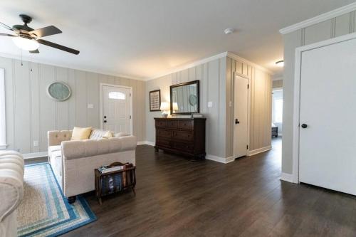 Edenton 3 BR/ 2 Bath king, Fire Pit Edenton 3 BR/ 2 Bath king, Fire Pit