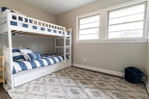 Edenton 3 BR/ 2 Bath king, Fire Pit Edenton 3 BR/ 2 Bath king, Fire Pit