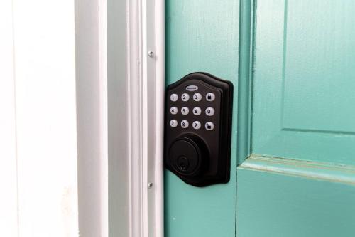 Edenton 3 BR/ 2 Bath king, Fire Pit Edenton 3 BR/ 2 Bath king, Fire Pit