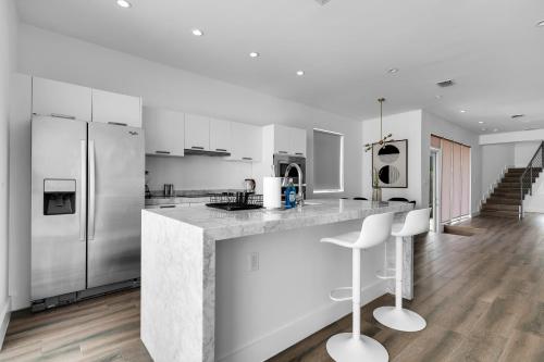 Casa Fico Bianco Modern Brickell Townhouse with Private Pool in Miami, USA