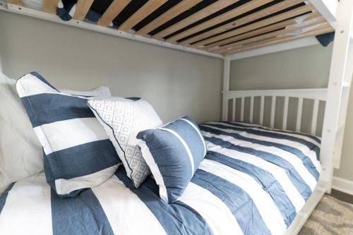 Edenton 3 BR/ 2 Bath king, Fire Pit Edenton 3 BR/ 2 Bath king, Fire Pit