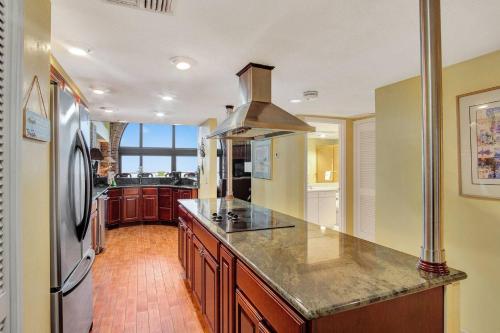 Elegance on the open water Beautiful Split Level Penthouse has Panoramic Vews of the Gulf Coast detail