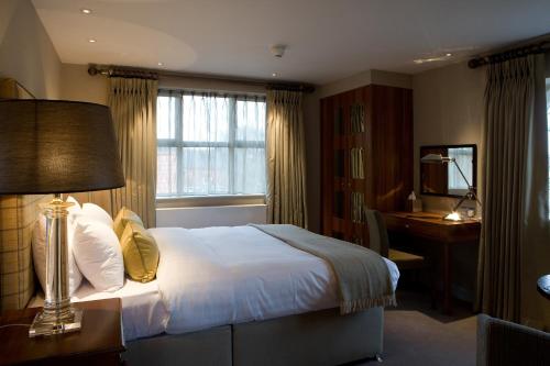 Castle Hotel & Apartments - image 10