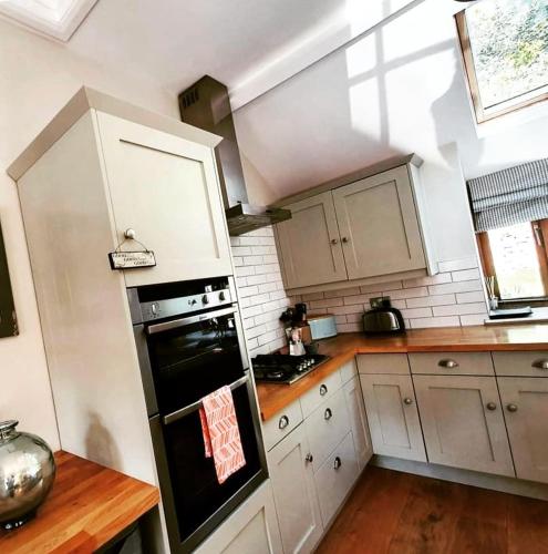 Picture of The Little Barn @ Bath With Large Hot Tub