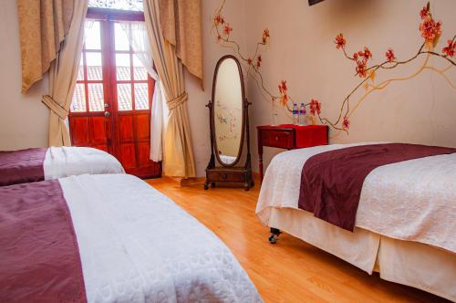 2 double beds, 1 twin bed