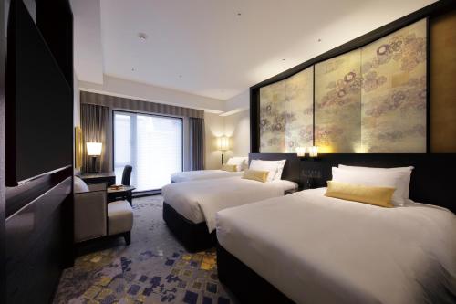 Superior Triple Room image 4