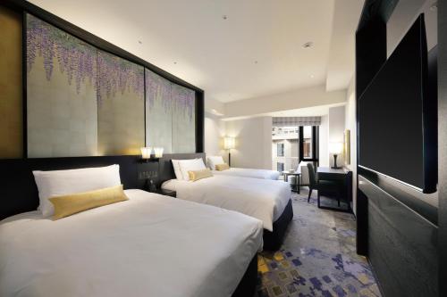 Triple Room with Garden View image 5