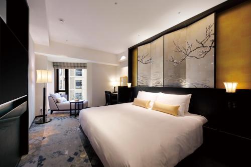 Club King Room with Lounge Access with Garden View