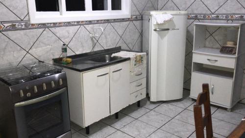 Konyha, Apartamento inteiro com piscina em Balneário Pinhal (Apartamento inteiro com piscina em Balneario Pinhal) in Cidreira