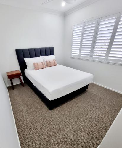 Large and Private Executive Home - Secure parking for boats