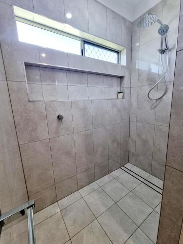 Large and Private Executive Home - Secure parking for boats