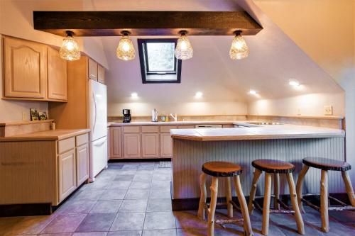 HIGHLANDS CASTLE overlooking Lake George plus 2 other CASTLES & SUITES