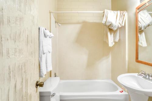 Hotel Las Vegas Oasis by OYO Rooms – Las Vegas, NV
