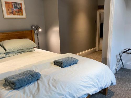 The Full Moon Backpackers – Bristol