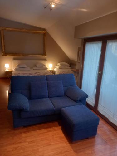  ----- The Boheme Navigli Junior Suite ----- Quiet & comfy vintage Junior Suite with cozy balcony - high floor lift to 4th floor 1 floor by walk - metro´ verde -green subway Porta Genova in Mailand