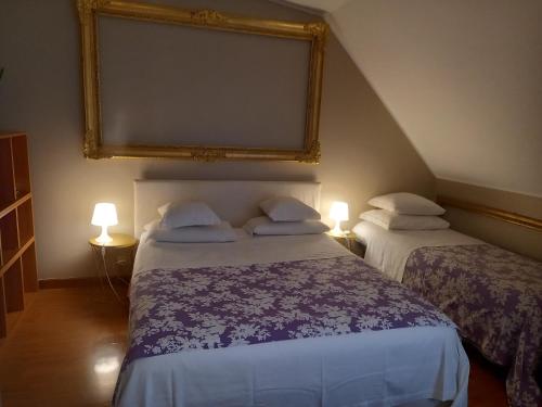 ----- The Boheme Navigli Junior Suite ----- Quiet & comfy vintage Junior Suite with cozy balcony - high floor lift to 4th floor 1 floor by walk - metro´ verde -green subway Porta Genova in Mailand