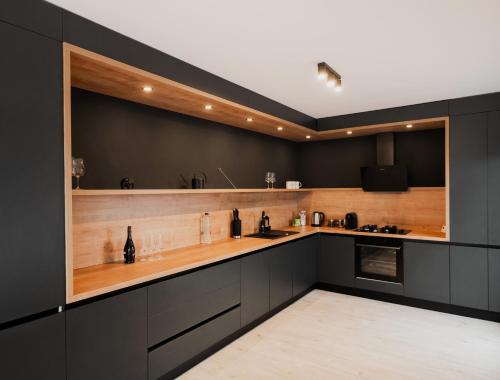 Skylark - Stockholm Penthouse with Jacuzzi, Movie Theater & Panoramic View, Brasov (foto 9)