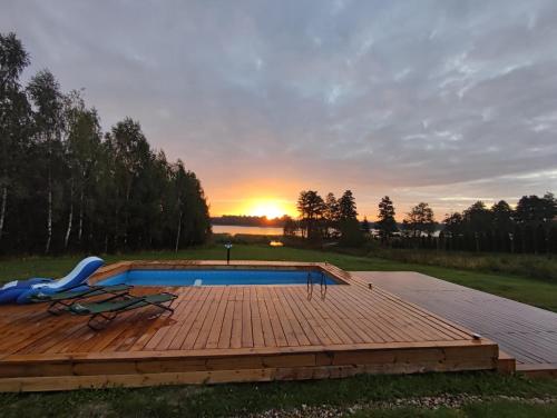 Ümbrus, Domki nad Jeziorem Sunia in Lukta
