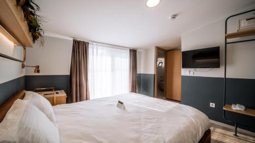 URLA 1867 HOTEL