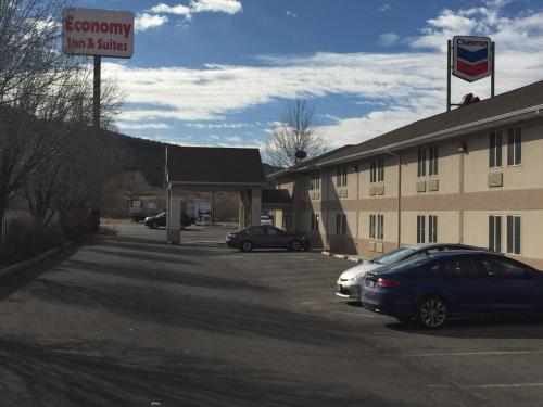 Economy Inn & Suites - image 16