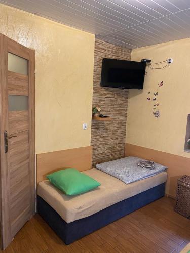 2 twin beds