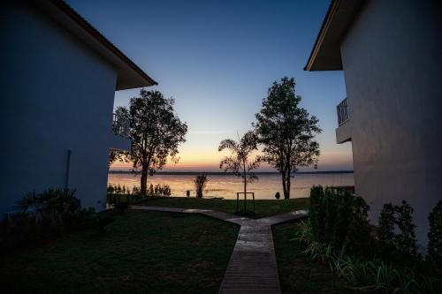 LAKE HOUSE Naka Cave