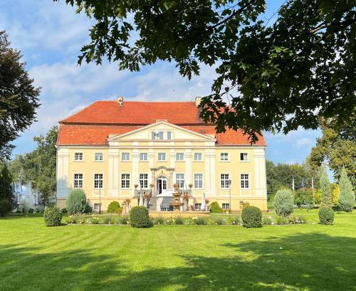 Pałac Henryków - Hotel - Szprotawa