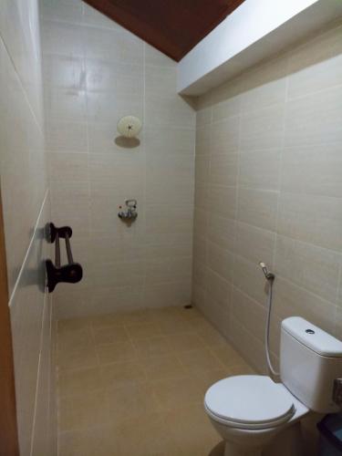 Standard Double Room image 3