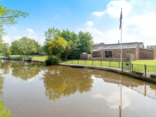 Canal View - Ellesmere