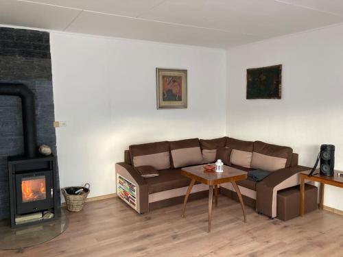 Chata u medvěda (Chata u medveda) in Adolfovice