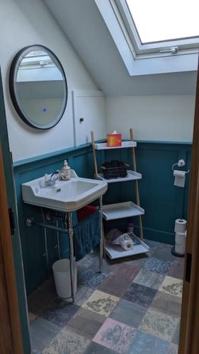 ห้องน้ำ, Cosy 2 Bedroom Coach House in คาสเซิลวิว