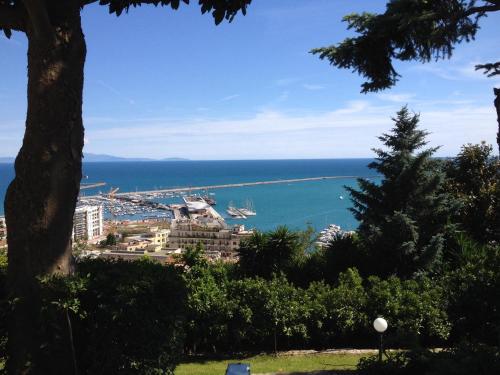 Double Room with Balcony and Sea View image 1