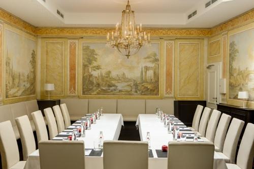 Geschäftszentrum, Hotel Goldener Lowe in Meissen