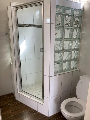 Ванная комната, Trincity Apartment in Тринсити