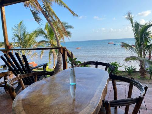 Las Palmeras OceanView Hotel and Dive Center in 小马伊斯群岛