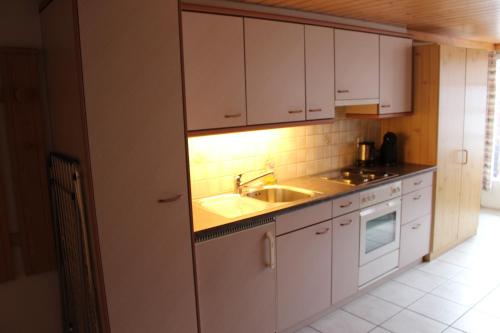 廚房, 斯皮內小屋酒店 (Chalet Spinne) in 格林德瓦郊區