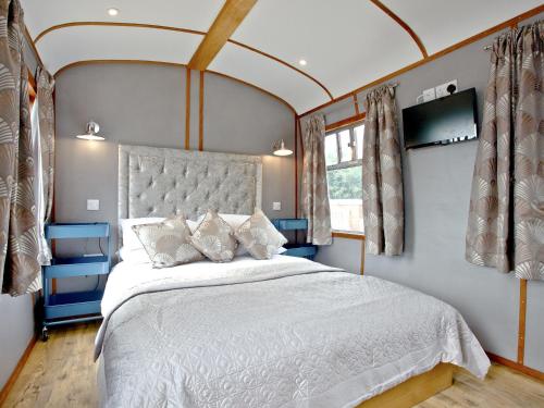 Brunel Boutique Railway Carriage 1