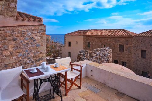 Menexes Suites Monemvasia