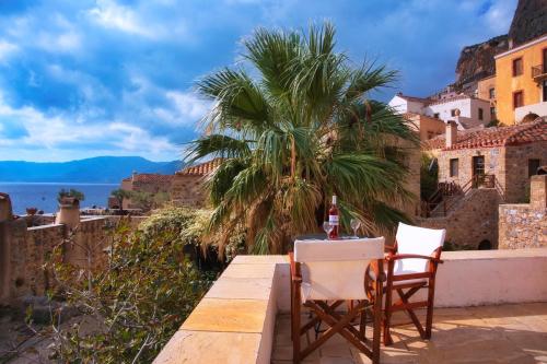 Menexes Suites Monemvasia