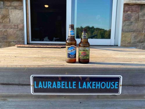 Laurabelle Lake House - Lakefront & Dog friendly