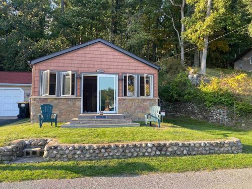 Laurabelle Lake House - Lakefront & Dog friendly