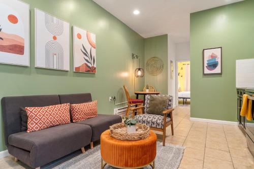 COME HOME TO GROCERIES! ENTIRE APT, NEAR CNTR CiTY
