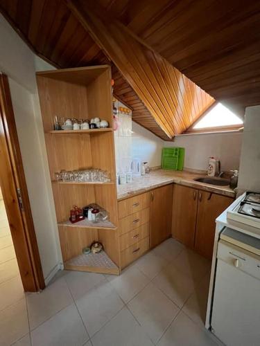 Cozy Attic Apartment Next To Seaside