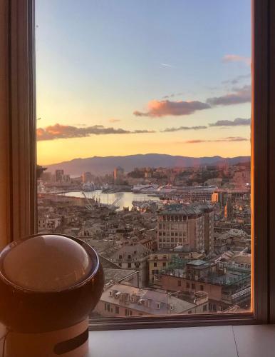 Central penthouse with spectacular sea and city views, Genua