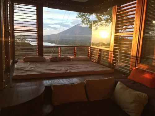 Luxury off-grid peaceful house with stunning view