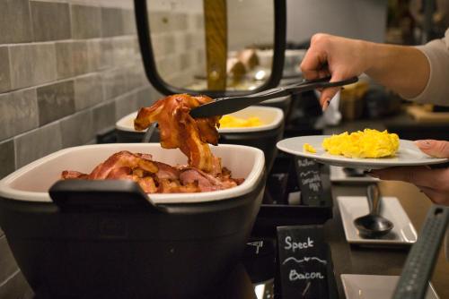 Best Western Plus Hotel Regence - image 2