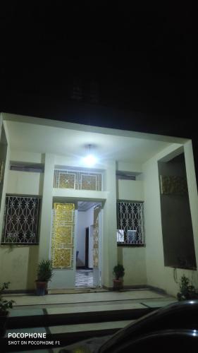 Villa familys, Fes